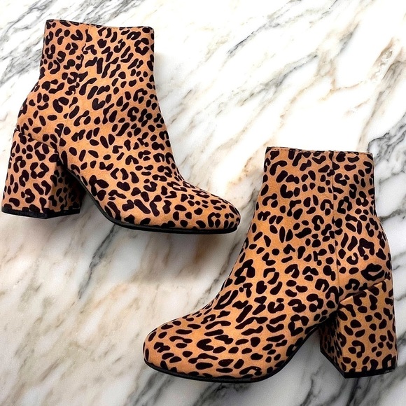 BAR III Gatlin Block-Heel Booties, Created for Macy's Women's Shoes - Picture 4 of 12